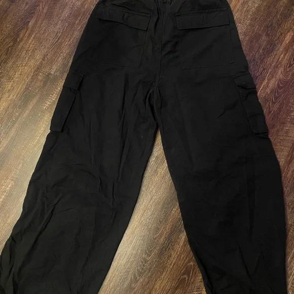H&M black cargo pants - Picture 8 of 10